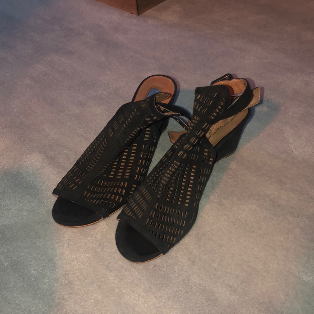 black wedges!!